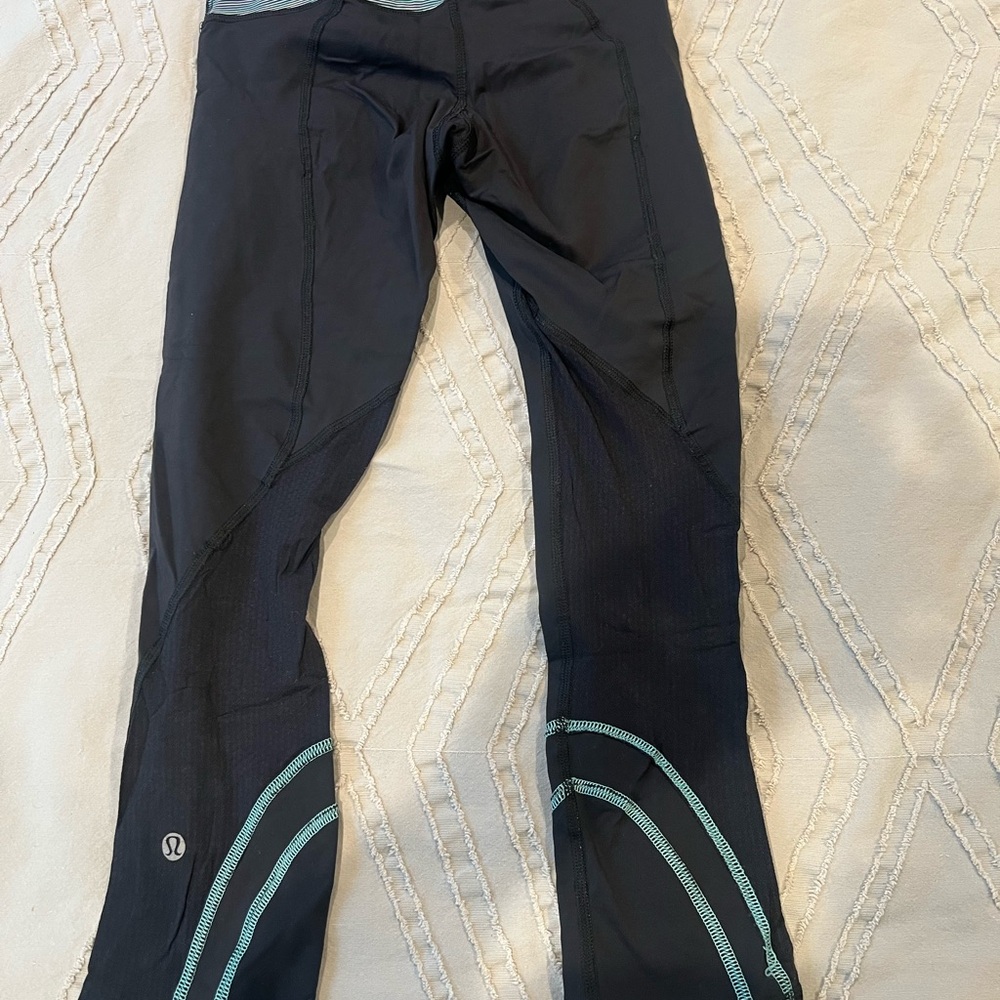 Lululemon Black and Teal Leggings (capri length)